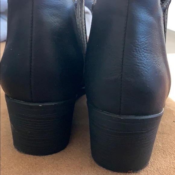 Black Chelsea boots - Picture 3 of 4
